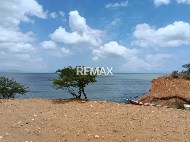 Terreno con ubicación exclusiva frente al mar - 10