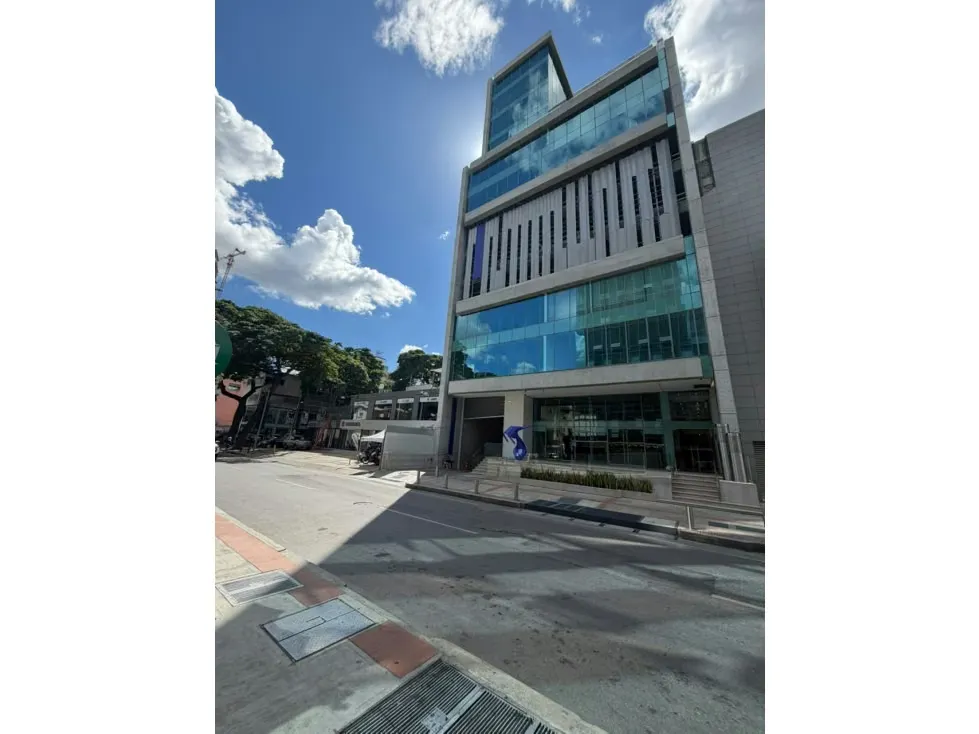 LOCAL COMERCIAL - LAS MERCEDES - 500 Mts2 - 4