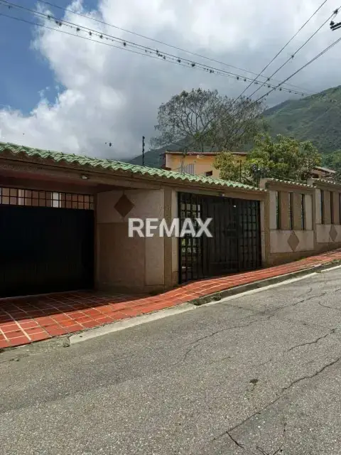 Amplia y espectacular Casa en Venta Ubicada en la Urbanización San Isidro S13 Vía Valera La Puerta