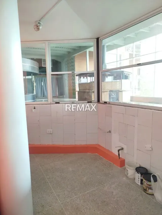 En venta local comercial tipo carreta en el C.C. Caihua - 2