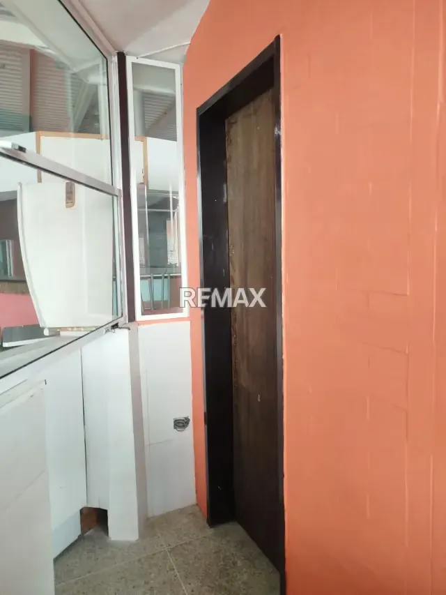 En venta local comercial tipo carreta en el C.C. Caihua - 3