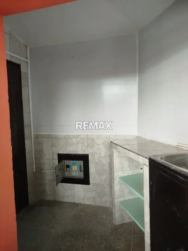 En venta local comercial tipo carreta en el C.C. Caihua - 4