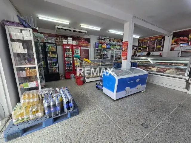 LOCAL COMERCIAL TIPO MINIMARKET EN VENTA - CON MOBILIARIO - 2