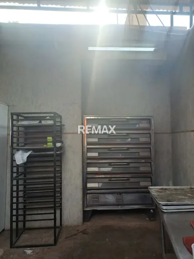 LOCAL COMERCIAL TIPO MINIMARKET EN VENTA - CON MOBILIARIO - 4