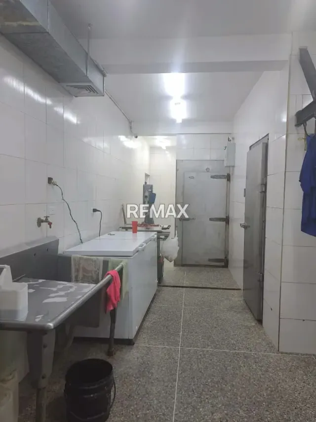 LOCAL COMERCIAL TIPO MINIMARKET EN VENTA - CON MOBILIARIO - 5