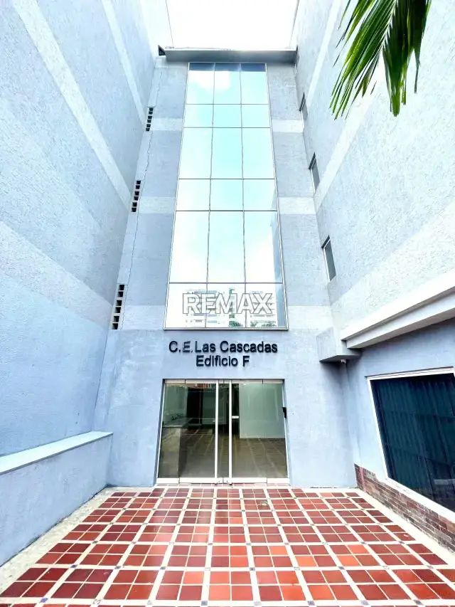 Se vende Local Comercial en el centro empresarial las Cascadas Lecheri