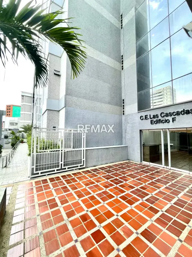Se vende Local Comercial en el centro empresarial las Cascadas Lecheri - 2