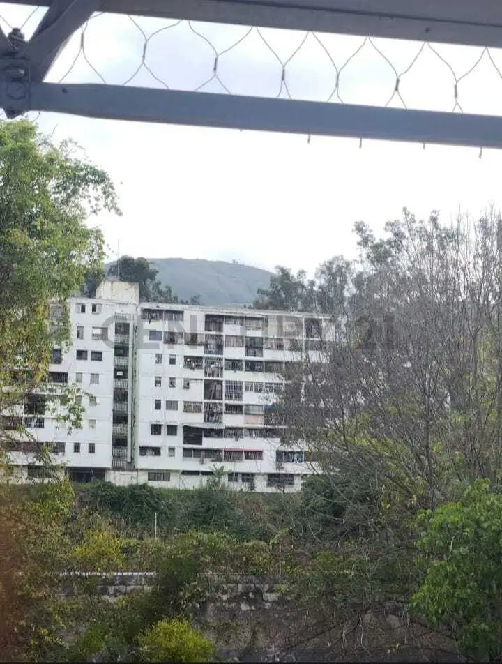 Apartamento en Venta UD2 Caricuao: Potencial y Ubicación Privilegiada.