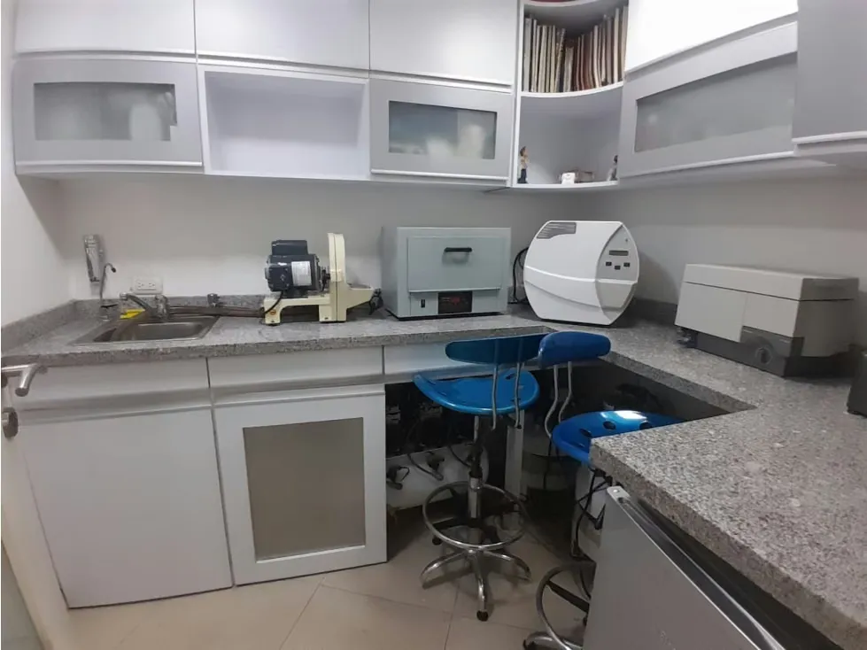 LOCAL COMERCIAL / CONSULTORIO EN ALQUILER ALTAMIRA 6M2 - 6