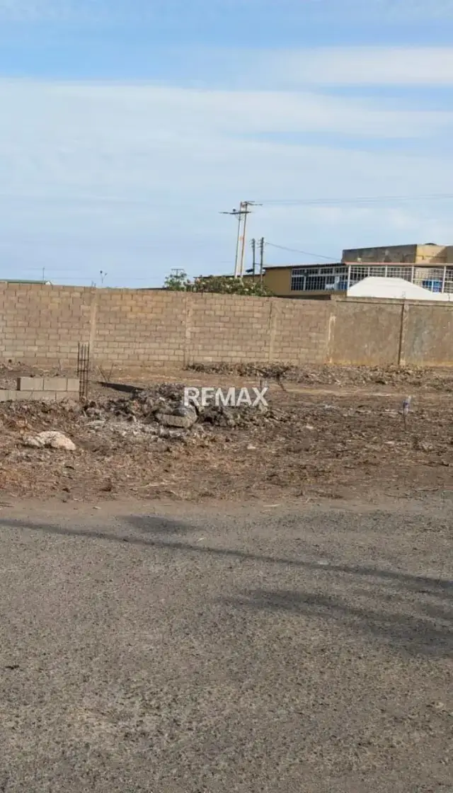 Venta parcela de terreno en Casacoima II