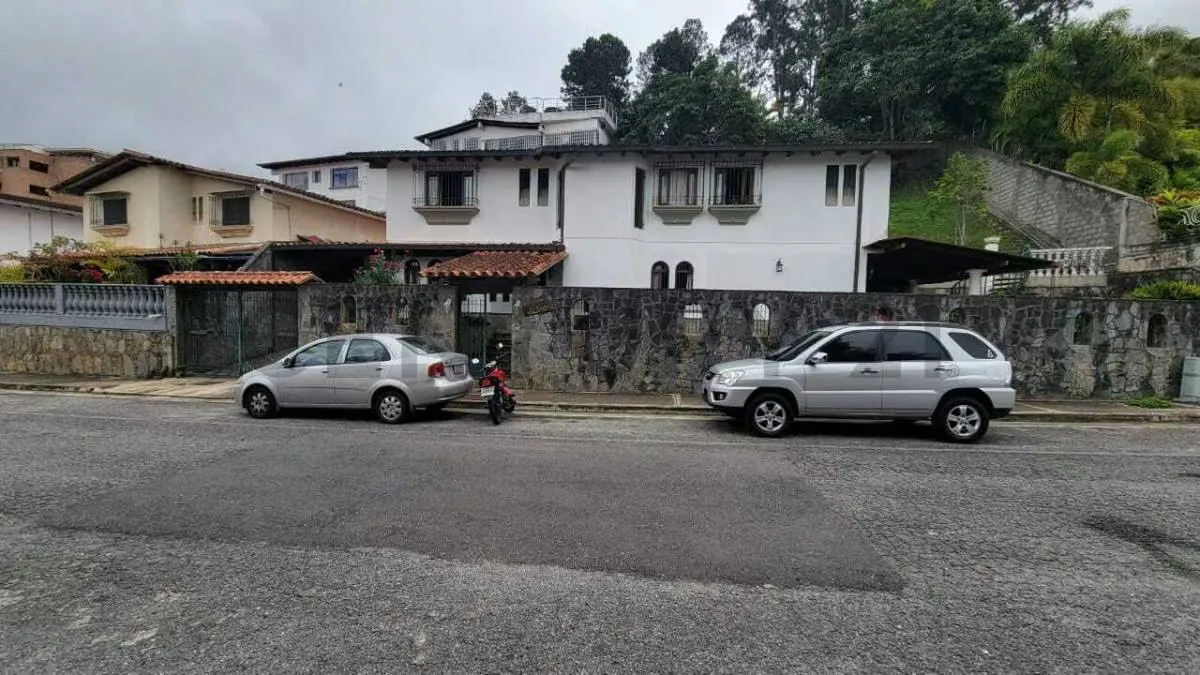 En venta Casa-Quinta en Los Naranjos del municipio el Hatillo