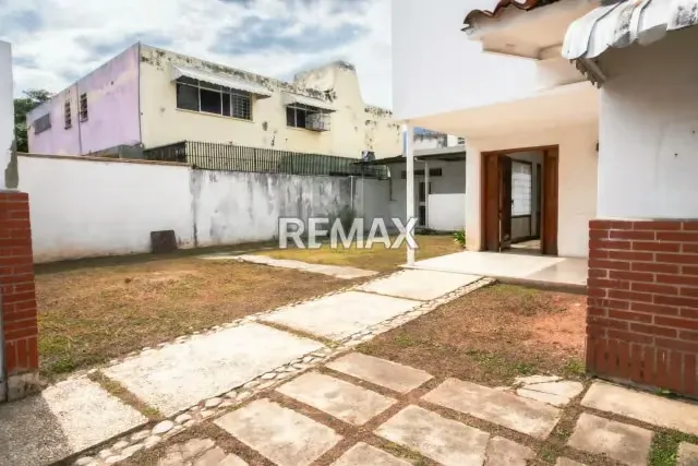 VENTA DE CASA COMERCIAL EN CHUAO, 680M - 5
