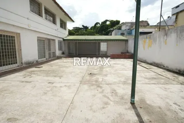 VENTA DE CASA COMERCIAL EN CHUAO, 680M - 9