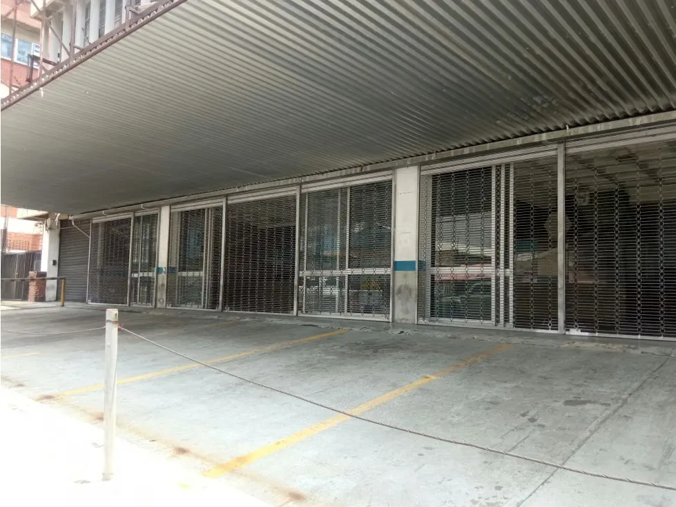 EDIFICIO COMERCIAL E INDUSTRIAL EN VENTA – LA URBINA - 2