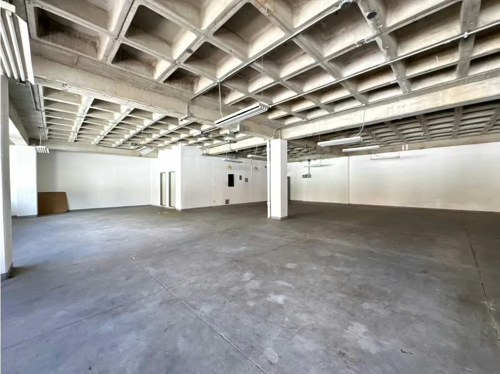 EDIFICIO COMERCIAL E INDUSTRIAL EN VENTA – LA URBINA - 32