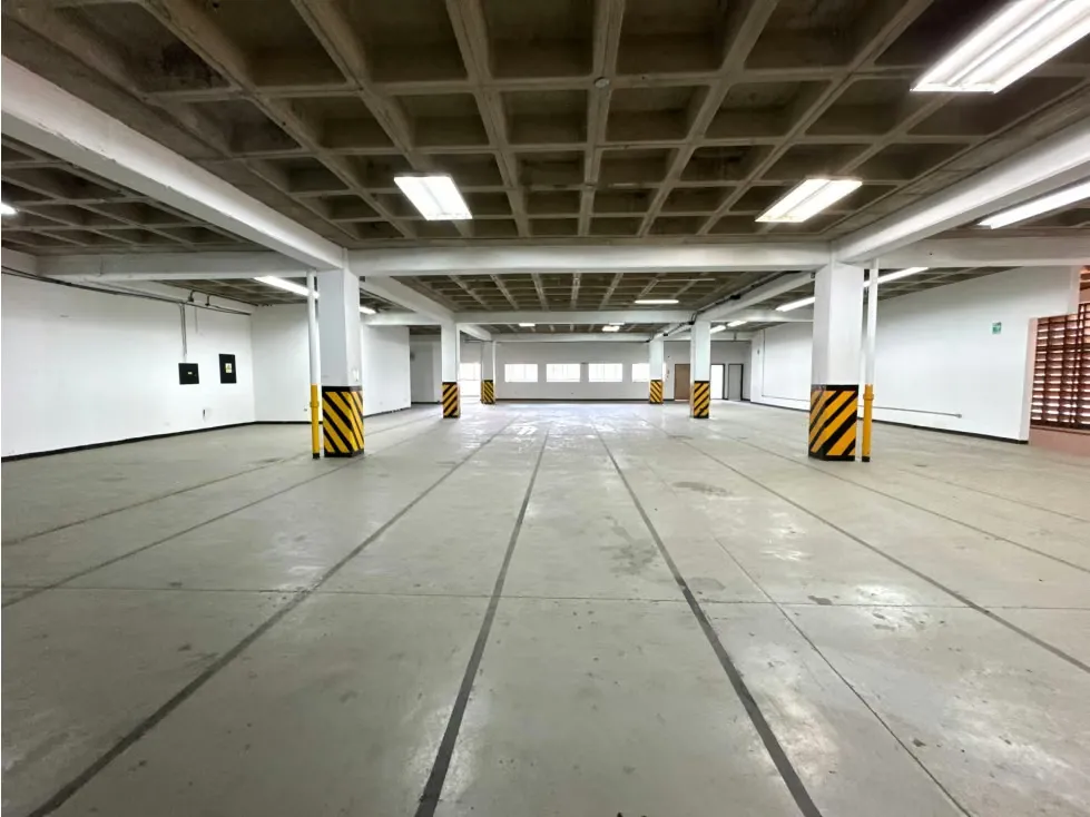 EDIFICIO COMERCIAL E INDUSTRIAL EN VENTA – LA URBINA - 35