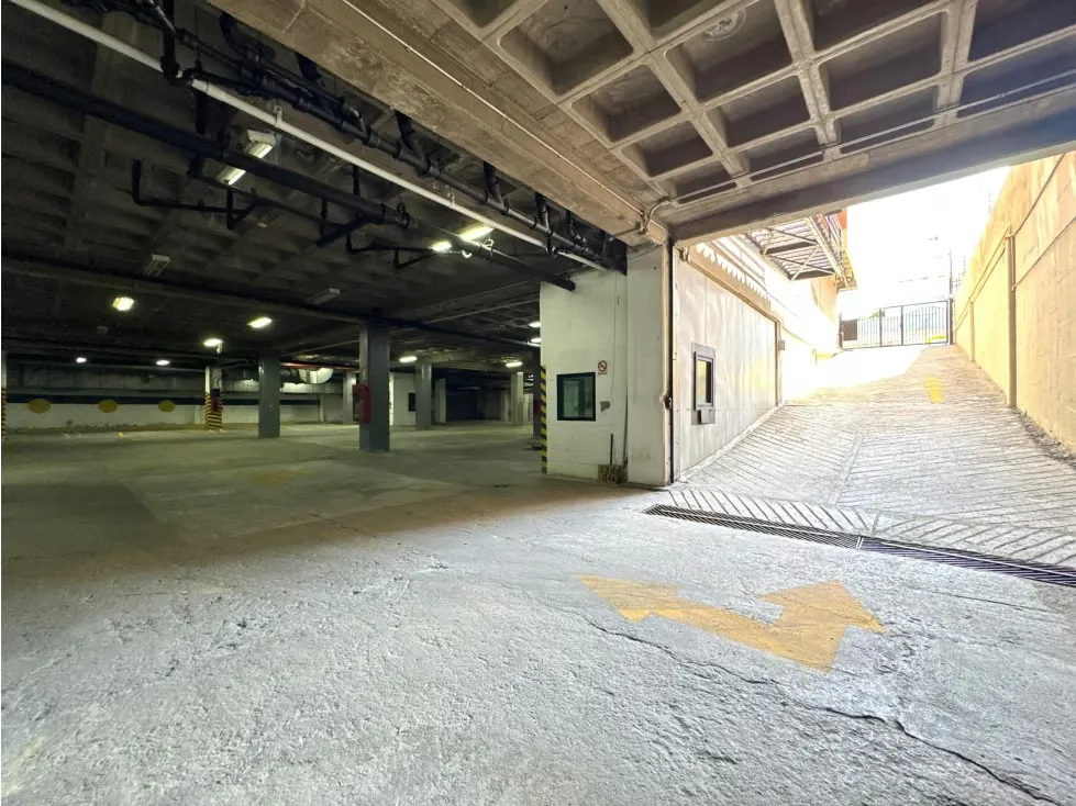 EDIFICIO COMERCIAL E INDUSTRIAL EN VENTA – LA URBINA - 5