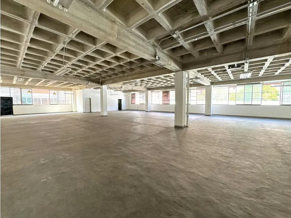 EDIFICIO COMERCIAL E INDUSTRIAL EN VENTA – LA URBINA - 41