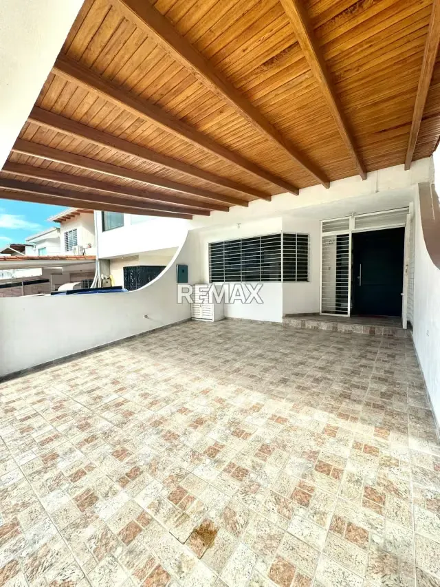 Casa en San Rafael; calle principal de Santa Teresa - 2