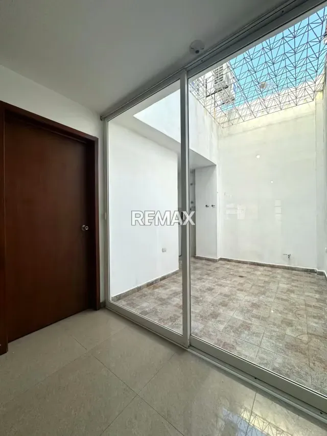Casa en San Rafael; calle principal de Santa Teresa - 10