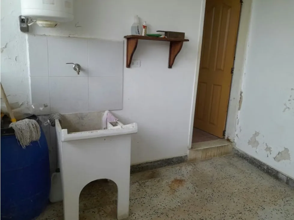 Vendo casa de 3 niveles 690m2 El Cuji-San Antonio 8170 - 13
