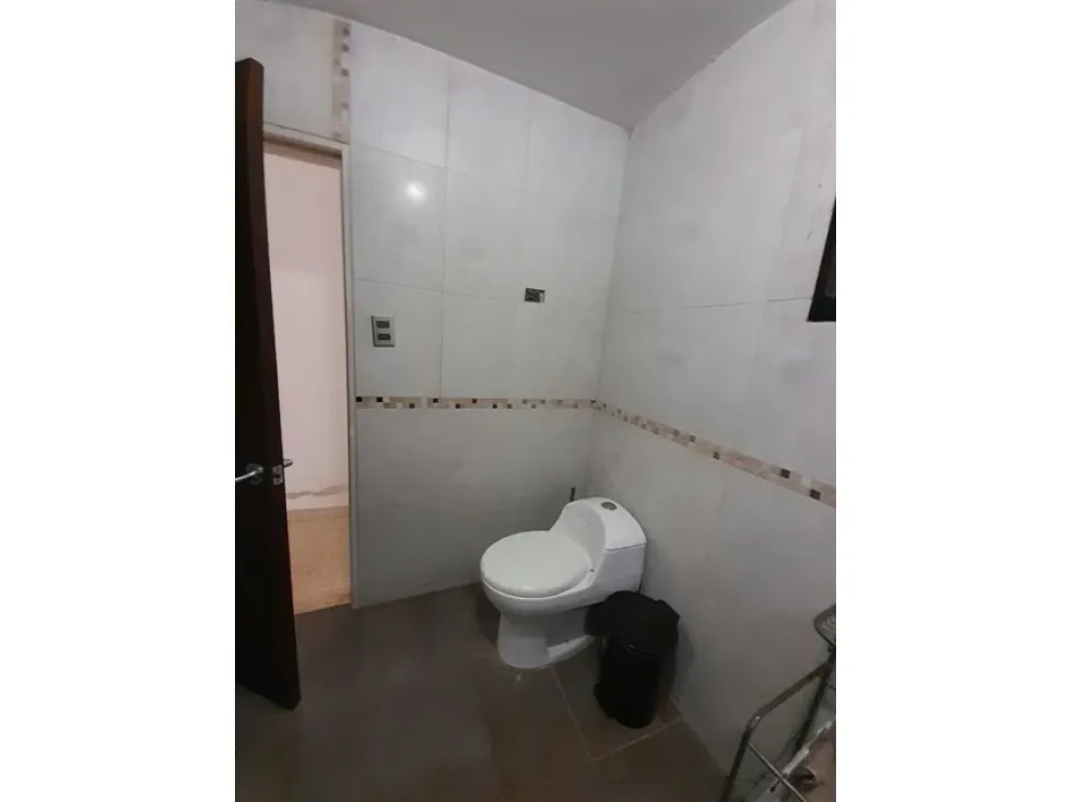Vendo casa de 3 niveles 690m2 El Cuji-San Antonio 8170 - 18