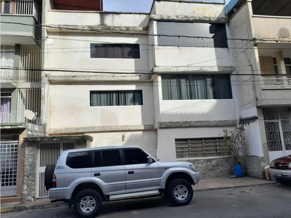 Vendo casa de 3 niveles 690m2 El Cuji-San Antonio 8170 - 2