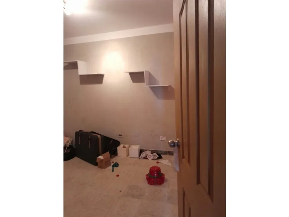 Vendo casa de 3 niveles 690m2 El Cuji-San Antonio 8170 - 21