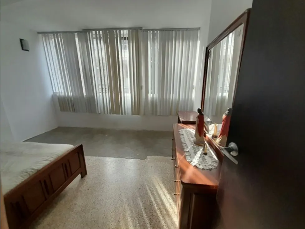 Vendo casa de 3 niveles 690m2 El Cuji-San Antonio 8170 - 8