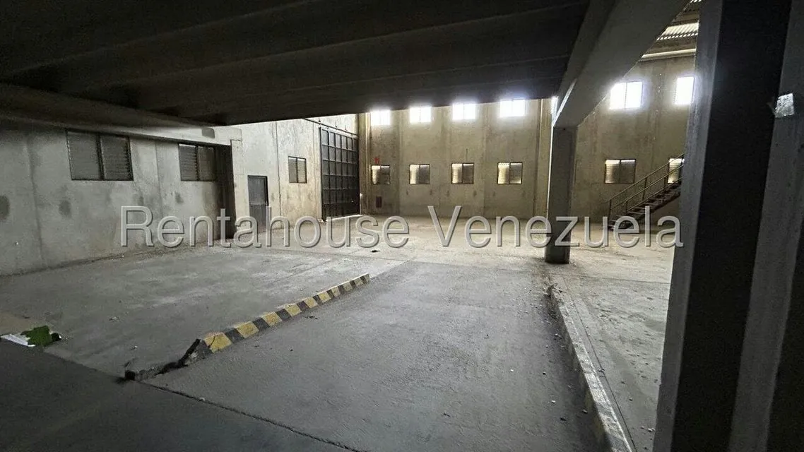 Comercial (Local Comercial) en Venta en Sector Industrial Cloris, Miranda - 13