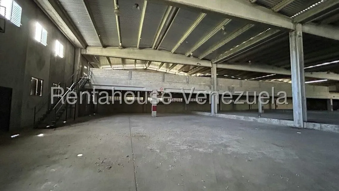 Comercial (Local Comercial) en Venta en Sector Industrial Cloris, Miranda - 18