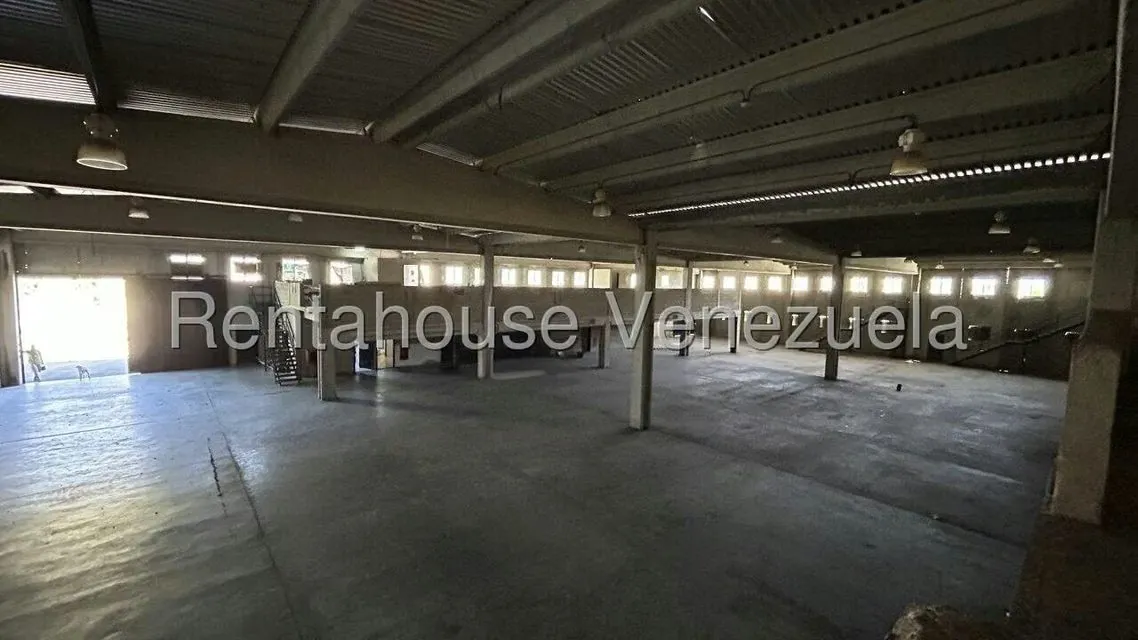 Comercial (Local Comercial) en Venta en Sector Industrial Cloris, Miranda - 25