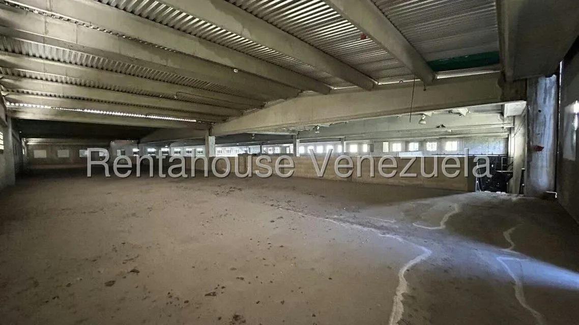 Comercial (Local Comercial) en Venta en Sector Industrial Cloris, Miranda - 27
