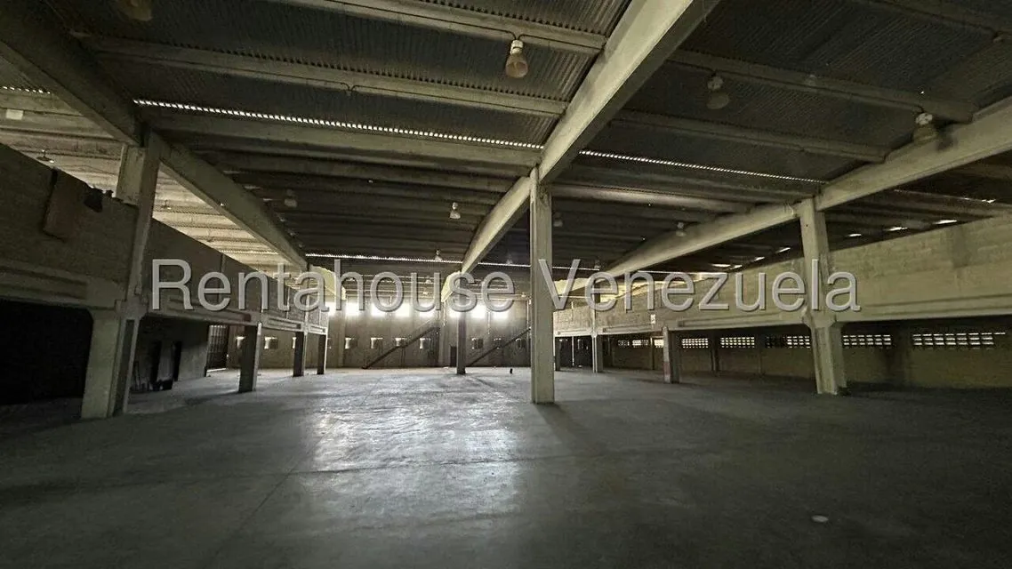 Comercial (Local Comercial) en Venta en Sector Industrial Cloris, Miranda - 28