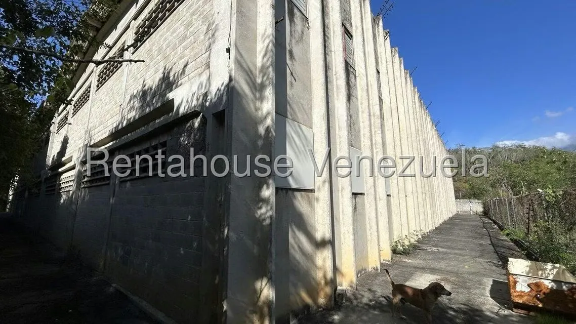Comercial (Local Comercial) en Venta en Sector Industrial Cloris, Miranda - 3