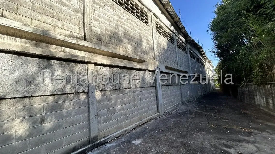 Comercial (Local Comercial) en Venta en Sector Industrial Cloris, Miranda - 33
