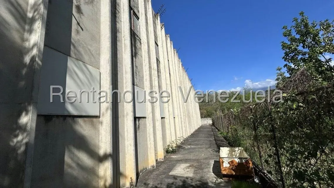 Comercial (Local Comercial) en Venta en Sector Industrial Cloris, Miranda - 35