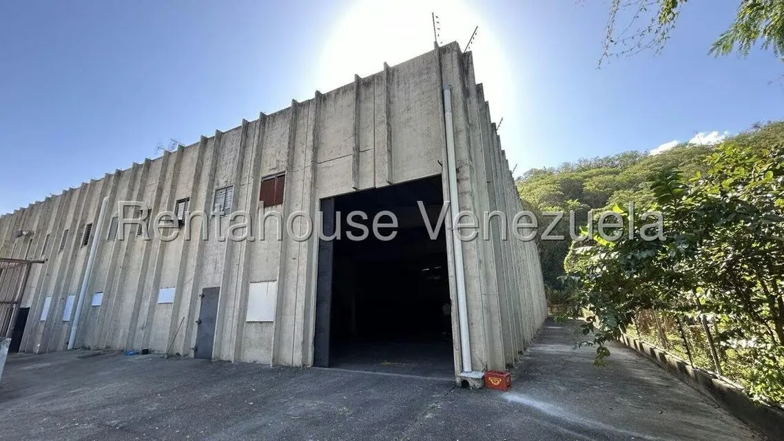 Comercial (Local Comercial) en Venta en Sector Industrial Cloris, Miranda - 36