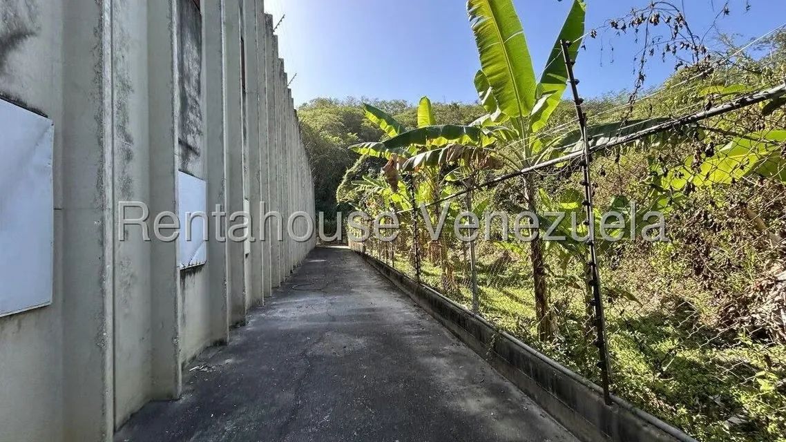 Comercial (Local Comercial) en Venta en Sector Industrial Cloris, Miranda - 38