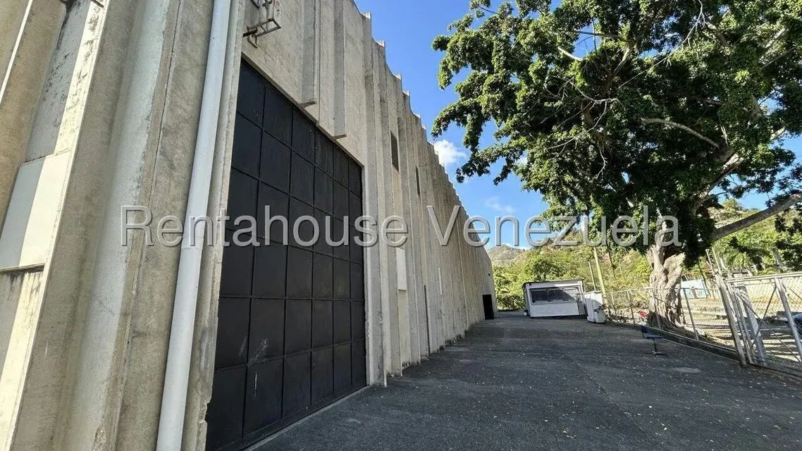 Comercial (Local Comercial) en Venta en Sector Industrial Cloris, Miranda - 40