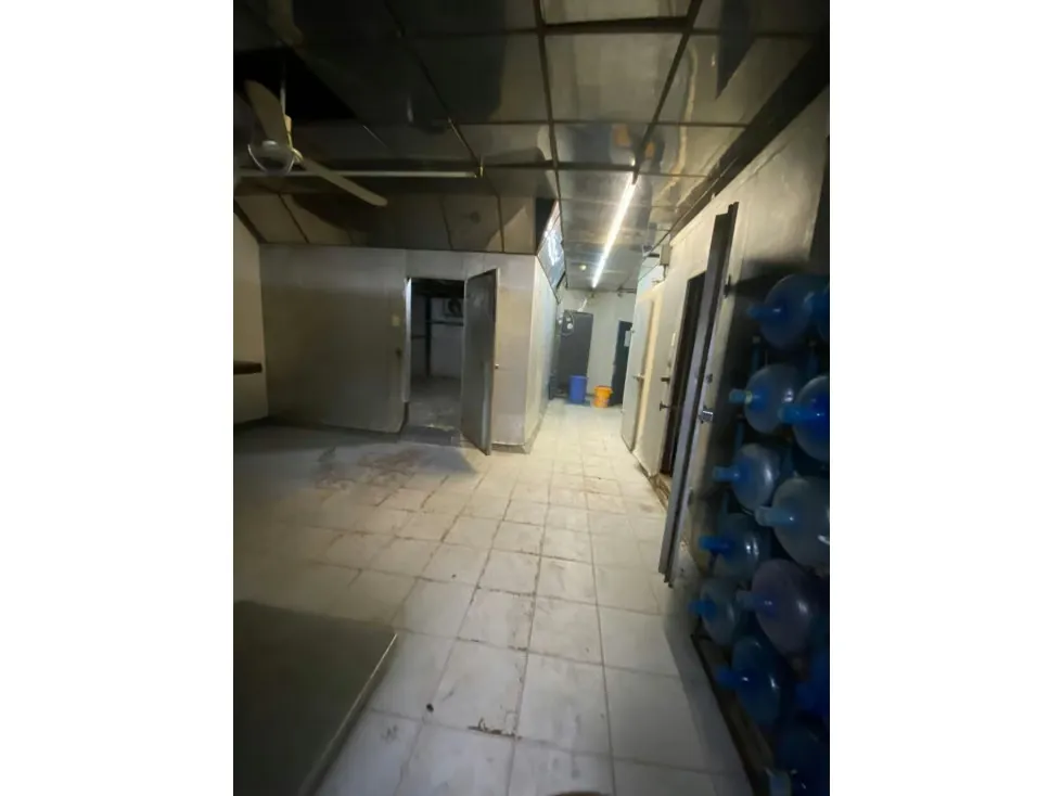 Edificio en venta o alquiler 1173m², Av. Fuerzas Armadas - 17