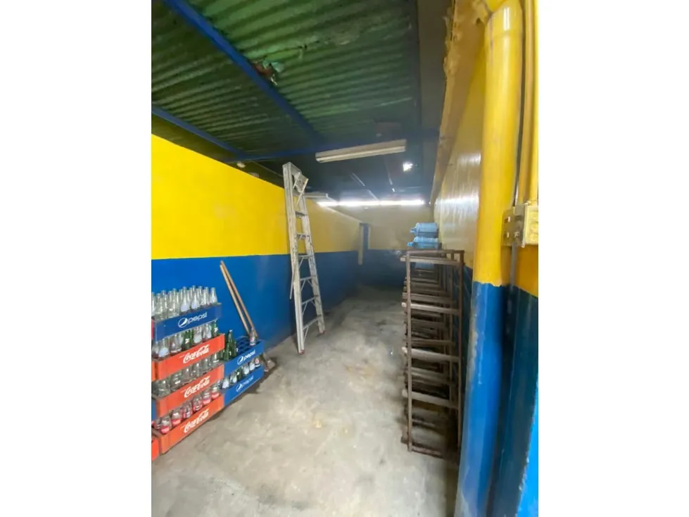 Edificio en venta o alquiler 1173m², Av. Fuerzas Armadas - 22