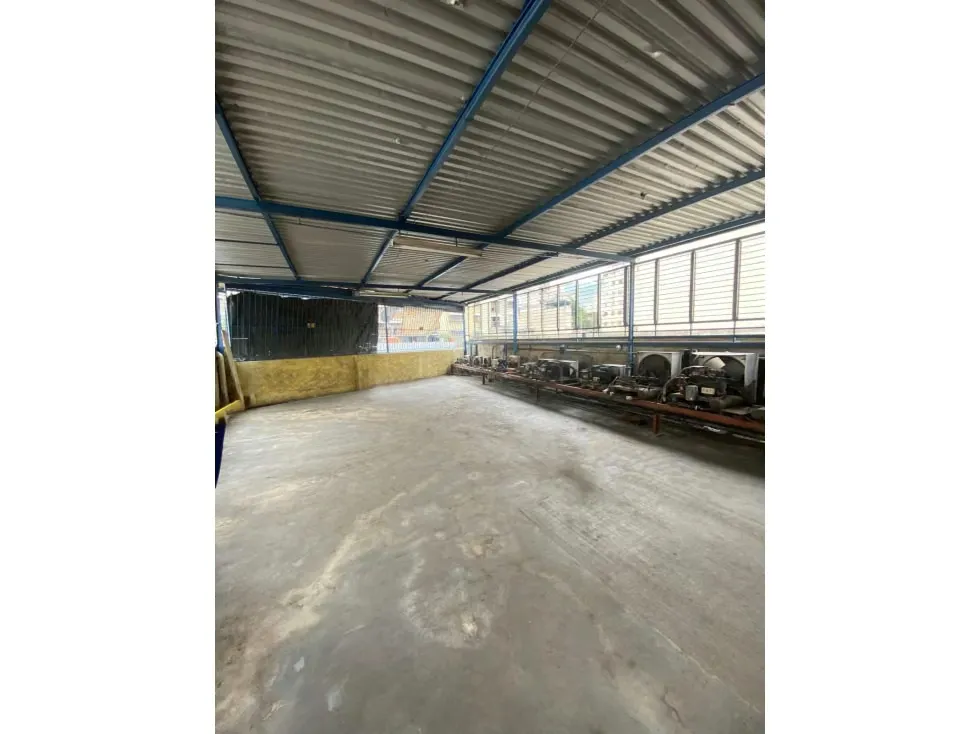 Edificio en venta o alquiler 1173m², Av. Fuerzas Armadas - 30