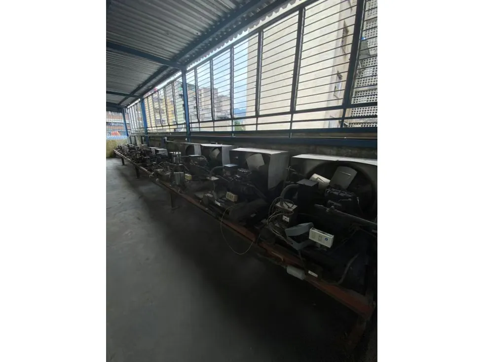 Edificio en venta o alquiler 1173m², Av. Fuerzas Armadas - 31