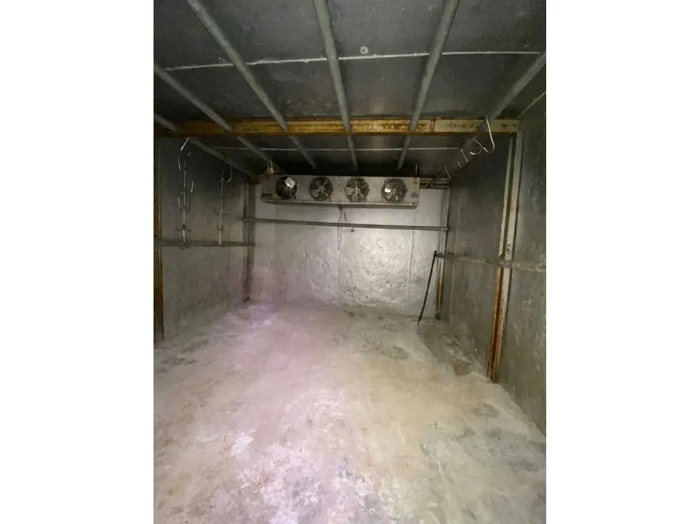 Edificio en venta o alquiler 1173m², Av. Fuerzas Armadas - 33