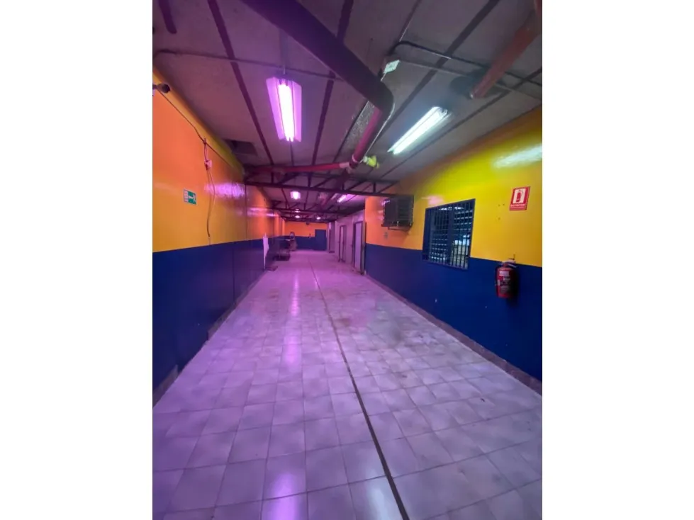 Edificio en venta o alquiler 1173m², Av. Fuerzas Armadas - 34