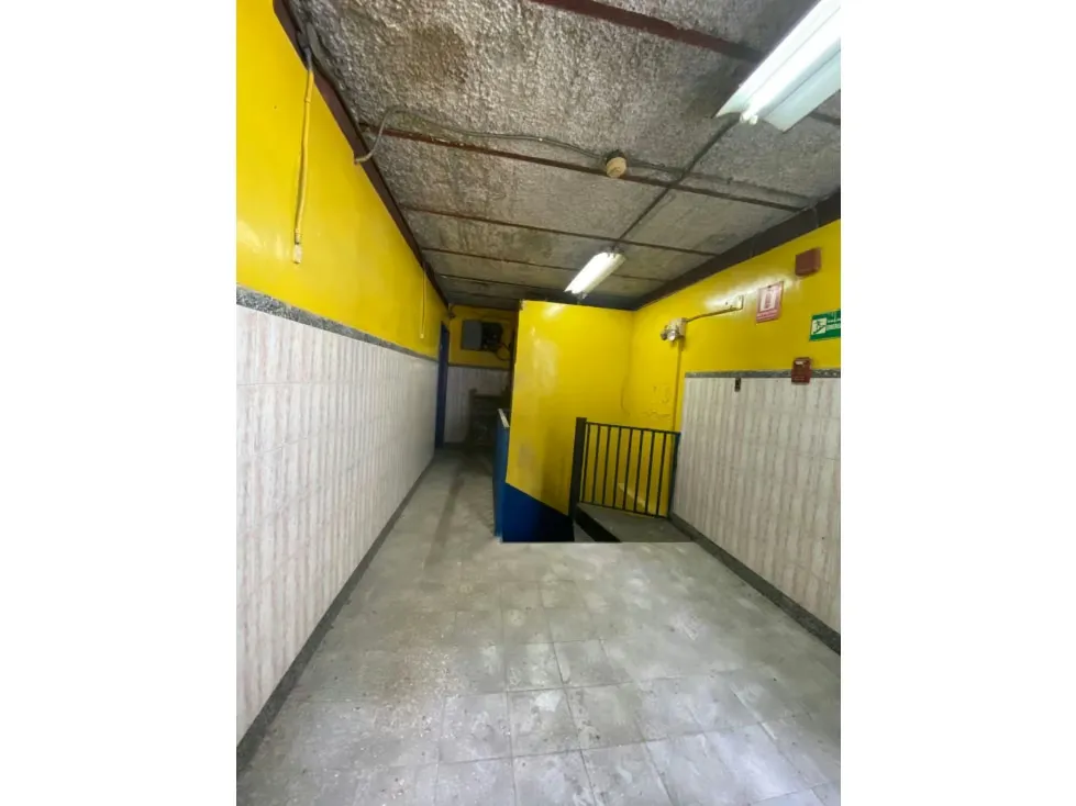 Edificio en venta o alquiler 1173m², Av. Fuerzas Armadas - 36