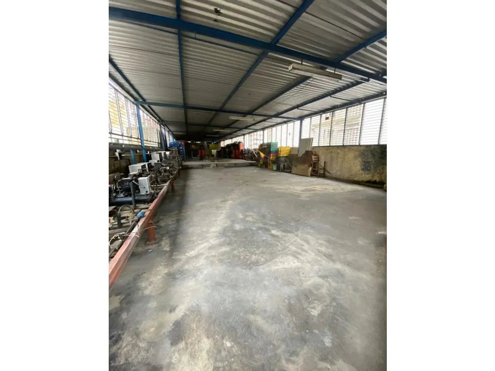 Edificio en venta o alquiler 1173m², Av. Fuerzas Armadas - 37