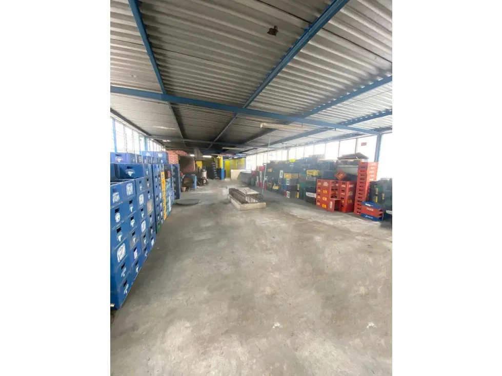 Edificio en venta o alquiler 1173m², Av. Fuerzas Armadas - 38