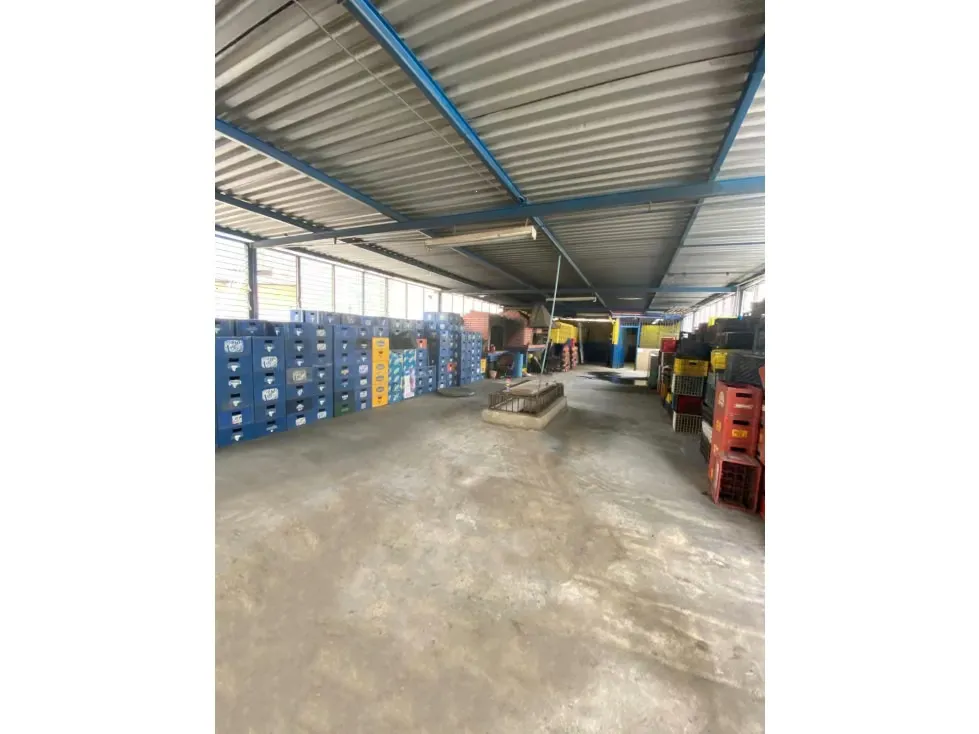 Edificio en venta o alquiler 1173m², Av. Fuerzas Armadas - 39